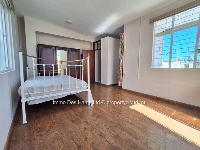 Space for rent long term Sodnac Quatre Bornes 