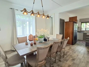 6 Bedroom House