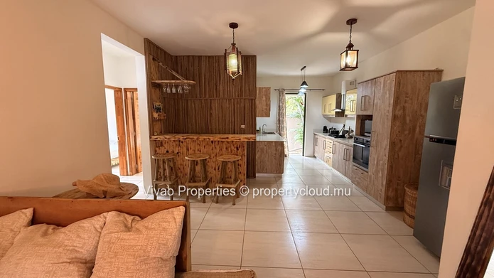 Appartement de 3 chambres en R+2 à vendre à Flic en Flac avec piscine0 Rs