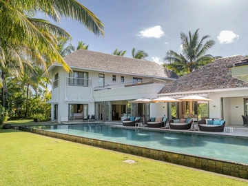 6 Bedroom Villa