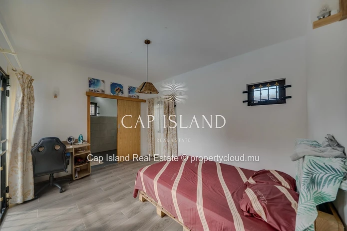 Three-bedroom house in a quiet neighborhood
