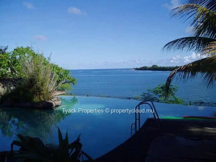Villa en Bord de Mer à Vendre – Vue Panoramique et Élégance Côtière