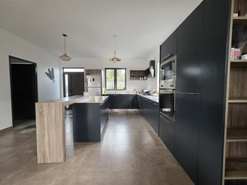8 Bedroom House