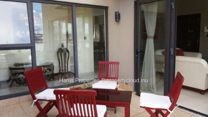 Élégant penthouse sur deux niveaux à vendre à Quatre Bornes