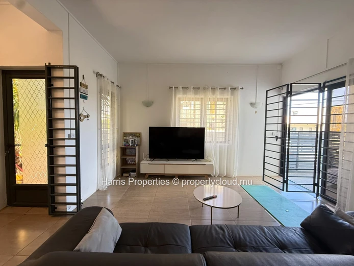 Appartement meublé au rez-de-chaussée à louer à Mon Choisy