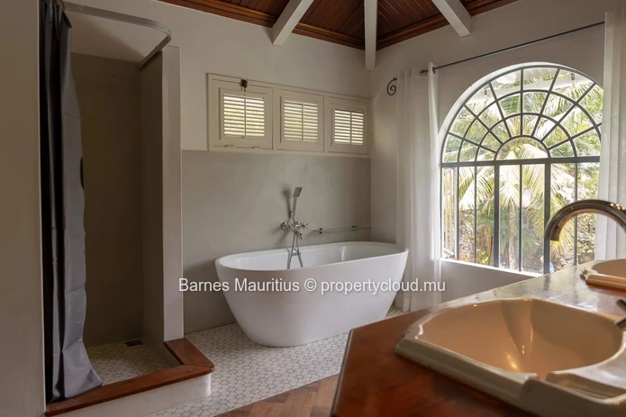 POINTE AUX CANONNIERS - Charming family home - 4 bedrooms