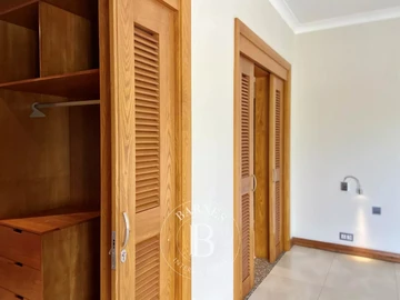 6 Bedroom Villa