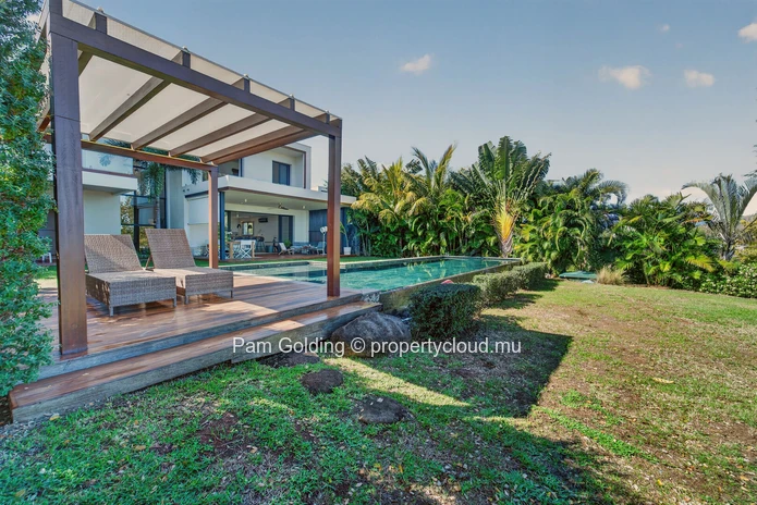 4-Bedroom Villa in Akasha Villas, Cap Tamarin – Private Pool & Coastal Views