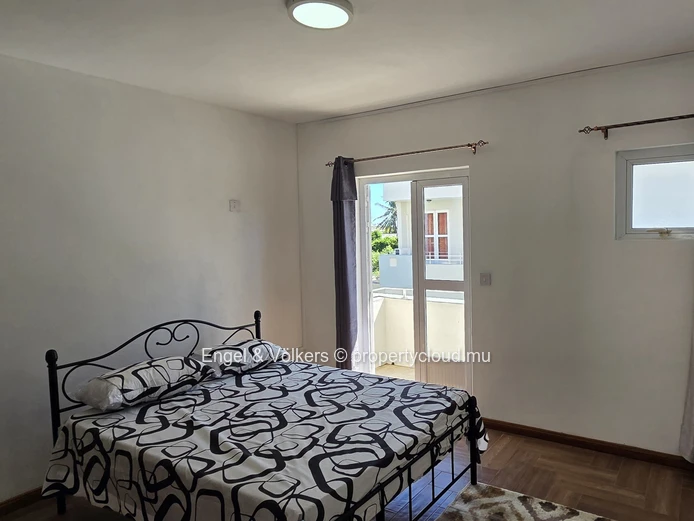Comfortable 3-Bedroom Triplex for Long-Term Rent in the Heart of Grand Baie