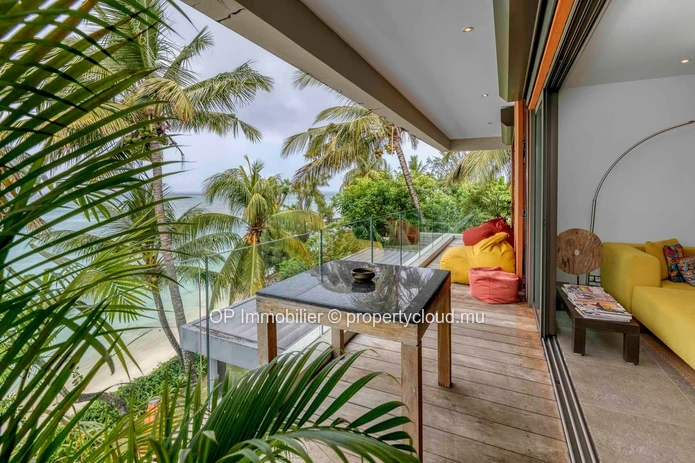 Penthouse à vendre à Péreybère, Grand Baie, 94m², 2 chambres, piscine commune, vue mer, meublé, climatisé. Rs 42M.
