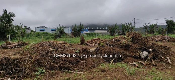 Terrain à vendre de 26 perches à Circonstance, Moka – Emplacement de choix pour votre prochain investissement !