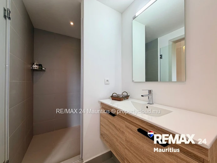 Elegant 3-Bedroom Furnished Apartment in Telfair