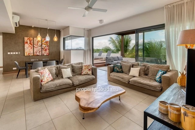 A vendre penthouse de 3 chambres en suite accessible aux étrangers à Mont Choisy.