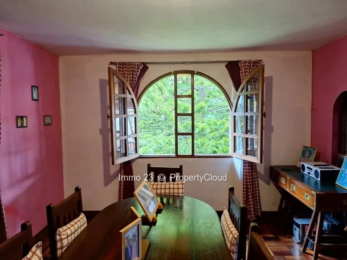 Houses / Villas - 4 bedrooms - Curepipe
