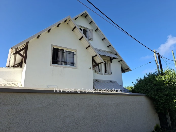 À Vendre – Charmante Villa de 220 m² à Calodyne