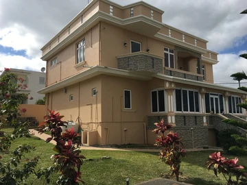 6 Bedroom House