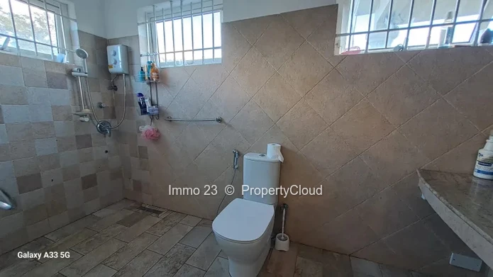 House / Villa - 5 bedrooms - Eb00e8ne - Ref. MA99468VE