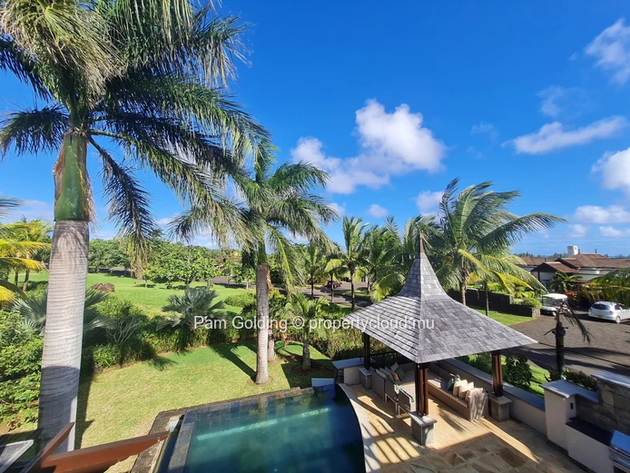 Une villa classique, offrant un style de vie parfait au cœur de Villas Valriche.