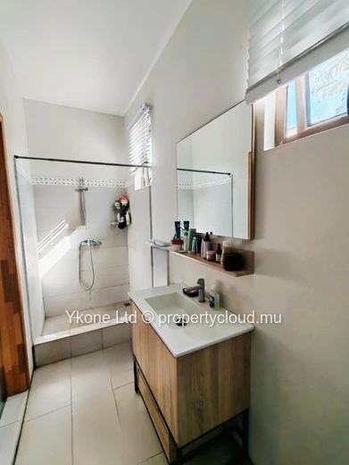Apartment For Sale In Albion