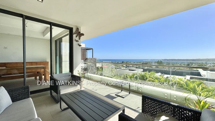 Élégance Clé en Main Face à la Mer : Duplex Meublé Trois Chambres à vendre à Tamarin