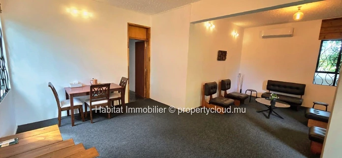 A louer : Charmante maison meublée et équipée de 105 m² sur un terrain de 100 toises à Roches Brunes