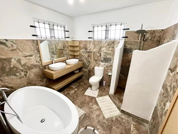 4 Bedroom Villa
