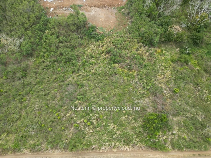 Residential land of 633m2 close to chemin 20 pieds
