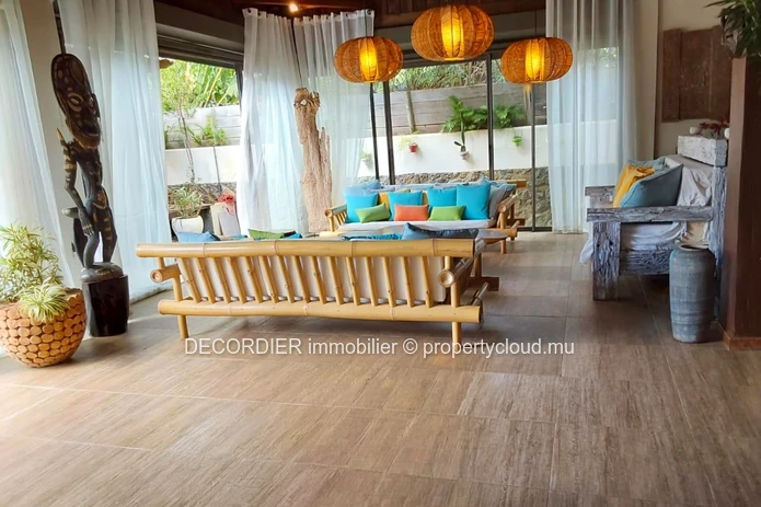 Modern villa in a peaceful environment