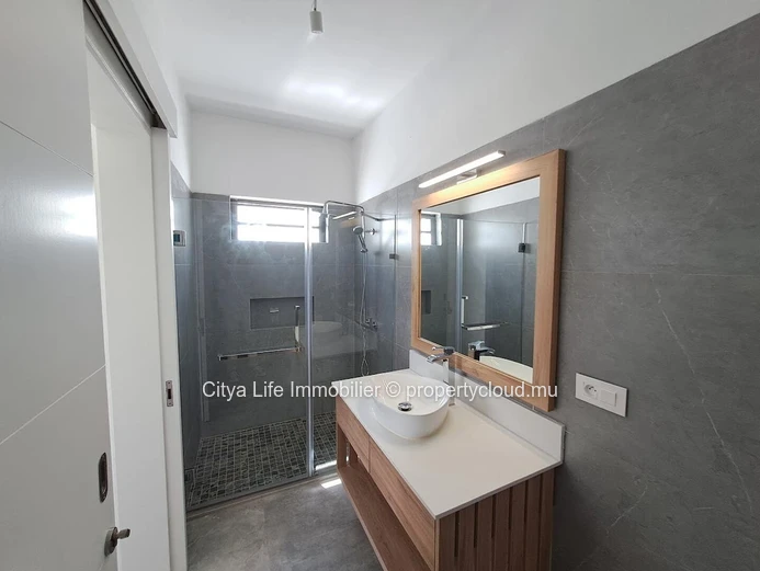 Maison à vendre à Mont Mascal, 195m², terrain 441m², 3 chambres, piscine privée. Prix: Rs.