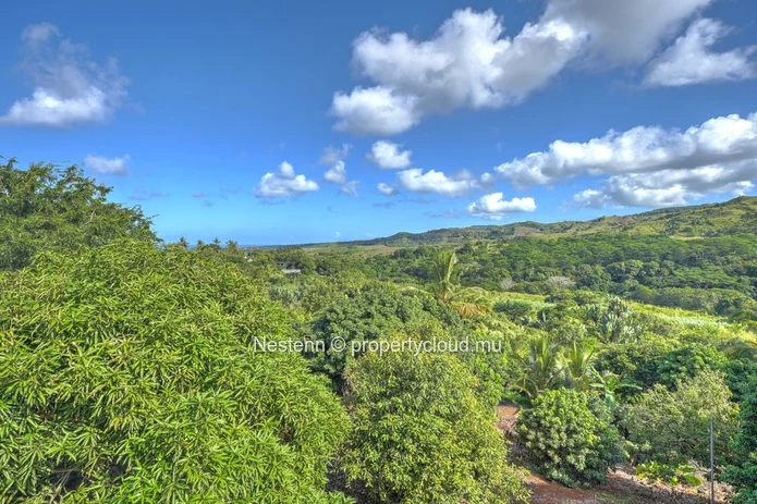 Spacious 275 m² house on a land of 13,802.67 m² in Chemin Grenier with sea and mountain views.
