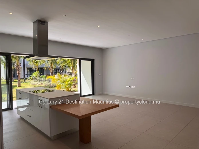 Ground Floor Corner Apartment | La Pointe | Pointe aux Canonniers | 130m²