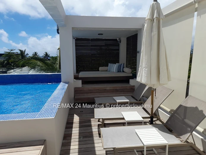 Stunning 3-Bedroom Residence with Private Pool, Jacuzzi, and Direct Beach
