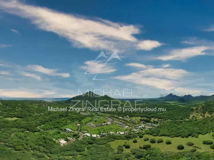 Élégante Villa de 3 Chambres avec Vue sur les Montagnes – Rivière Noire