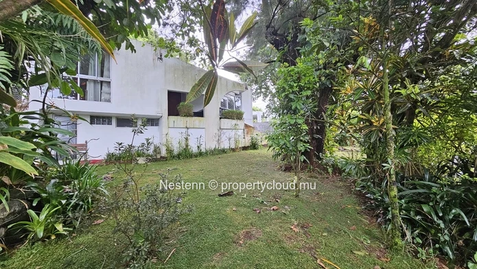 Commercial property with residential potential 
