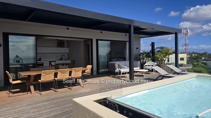 Magnifique penthouse en duplex avec vue panoramique sur l'océan – 3 chambres + bureau – Pointe aux Canonniers