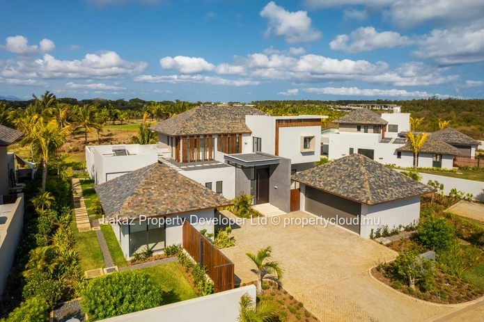 Modern 5-Bed Villa in Mont Choisy Golf