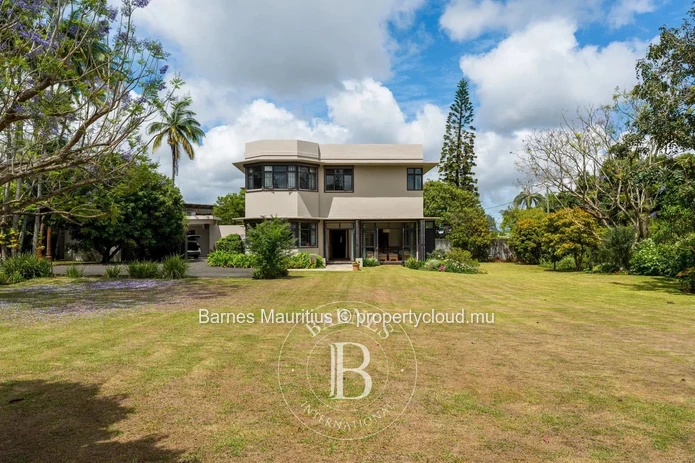 VACOAS - Exceptional Family Home with Timeless Charm – 5 bedrooms