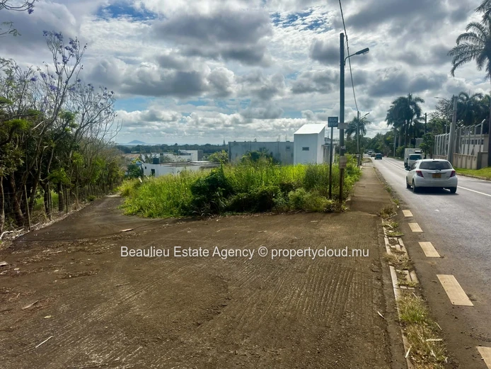 Commercial Land for Sale – Royal Road, Piton