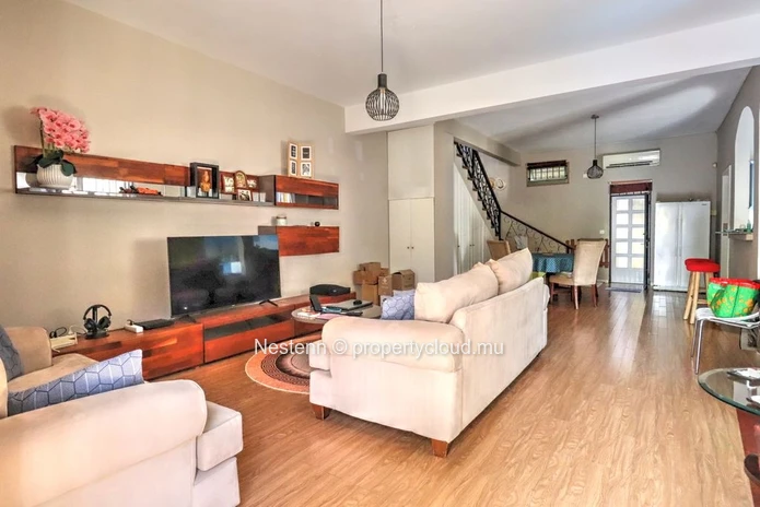 Family villa with private pool – Secure residence in a sought-after area