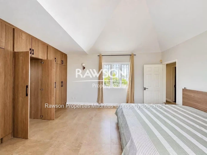 À Louer : Spacieuse Villa Familiale À Calodyne | 4 Chambres | Entretien De La Piscine Et Du Jardin Inclus