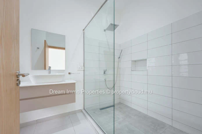 Villa moderne de 4 chambres en suite avec piscine privée à Grand Baie – Ile Maurice