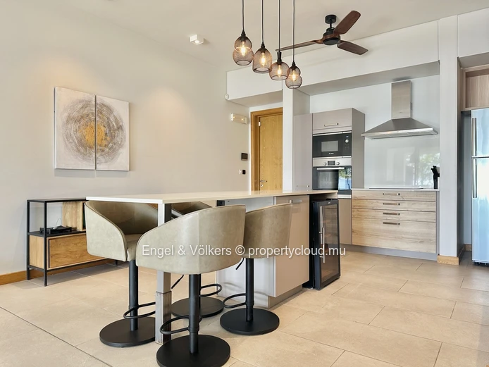 Modern & Convenient Beachfront Apartment