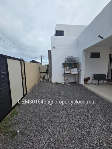 Villa élégante et moderne de 4 chambres à vendre à Grand Gaube