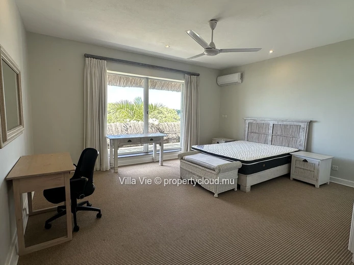 Grand Baie - Maison familiale de 4 chambres avec piscine au bord de l'eau (Mandat exclusif)