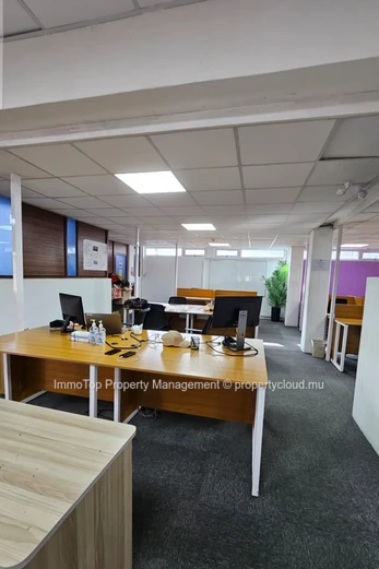ESPACES DE BUREAUX À LOUER à QUATRE BORNES