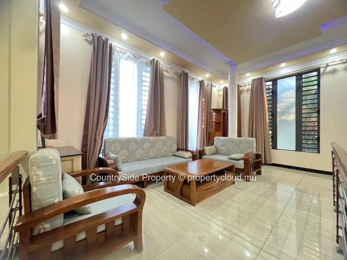 Villa spacieuse de 4 chambres avec bureau et vue sur le toit-terrasse