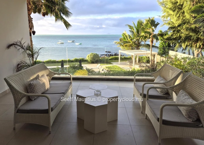 Sea View Apartment in Roches Noires