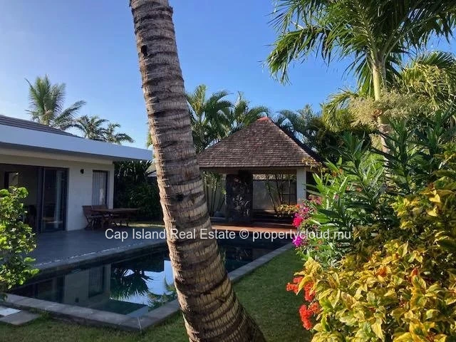 Grand Baie – Élégante villa de 4 ch avec piscine en roche volcanique
