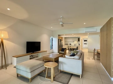 Elegant Lagoon-Level Apartment in Black River – Garden, Light & Privacy