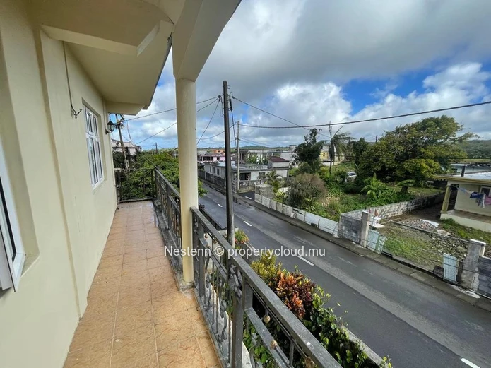 Charming Residence: 110m² Built on 206m² Land